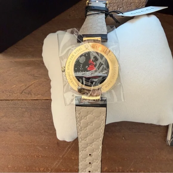 Gucci YA133312 Interlocking-G Latin Grammy 37MM Unisex Black Leather Watch - Picture 6 of 8